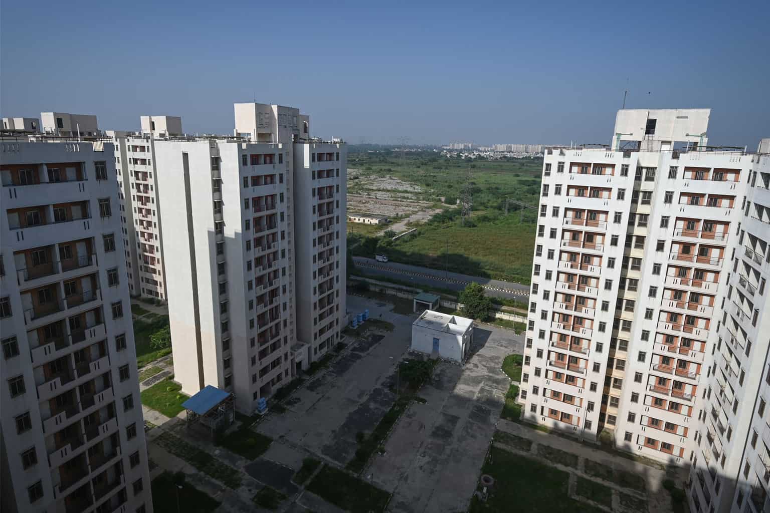 DDA Karmajeevi Awaas Yojana 2026: Retd govt personnel और families के लिए Narela Flats कितने practical हैं?